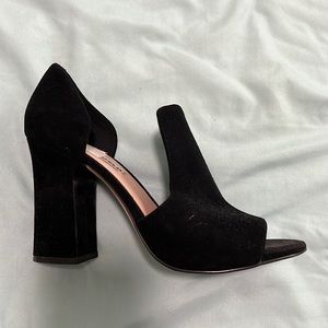 BLACK HEELS